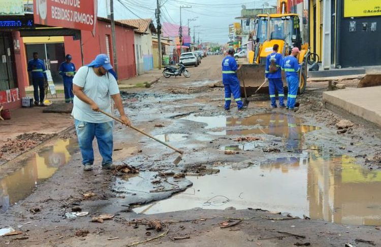 Drenagem da Rua Euclides da Cunha passa por manutenção na Vila Nova
