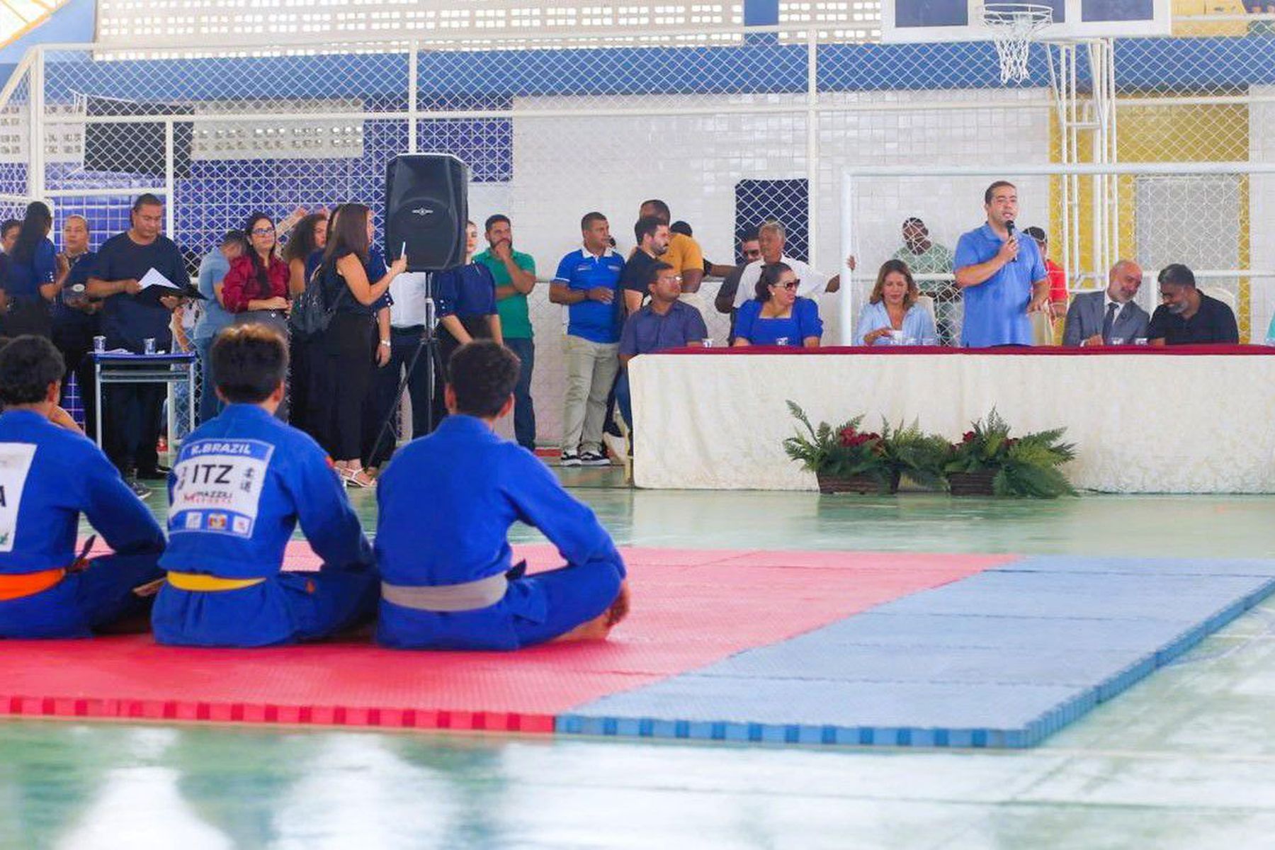 Prefeitura reinaugura a Quadra Poliesportiva e inaugura a quadra de areia da Escola Municipal Professor José Queiroz