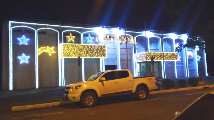 Prefeitura inicia montagem da decoração natalina