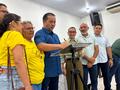 Os professores que possuem jornada de 20 horas passam para 26 horas, enquanto os Auxiliares de Magistério passam a ser reconhecidos como professores.