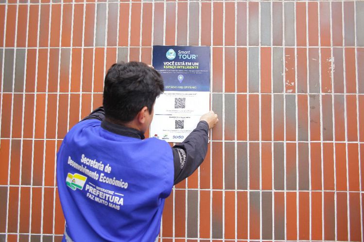 Placas da Rota Turística Inteligente começaram a ser instaladas nesta terça-feira