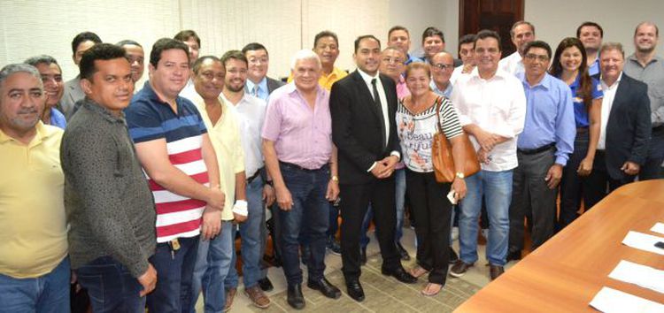 Prefeito Assis Ramos fortalece diálogo com vereadores