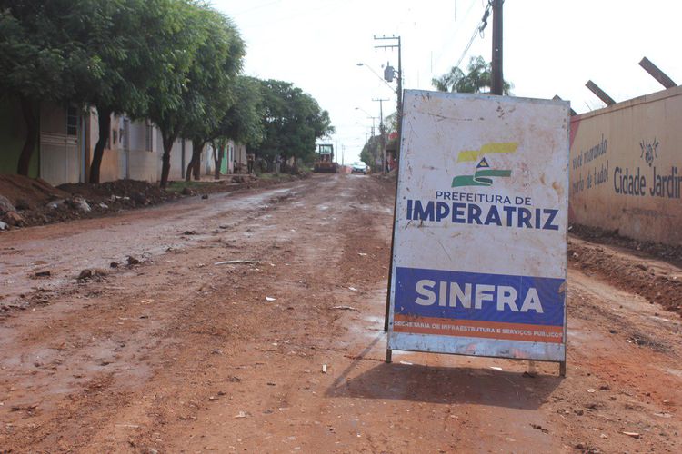 Prefeitura começa terraplanagem da Rua 7 de Setembro