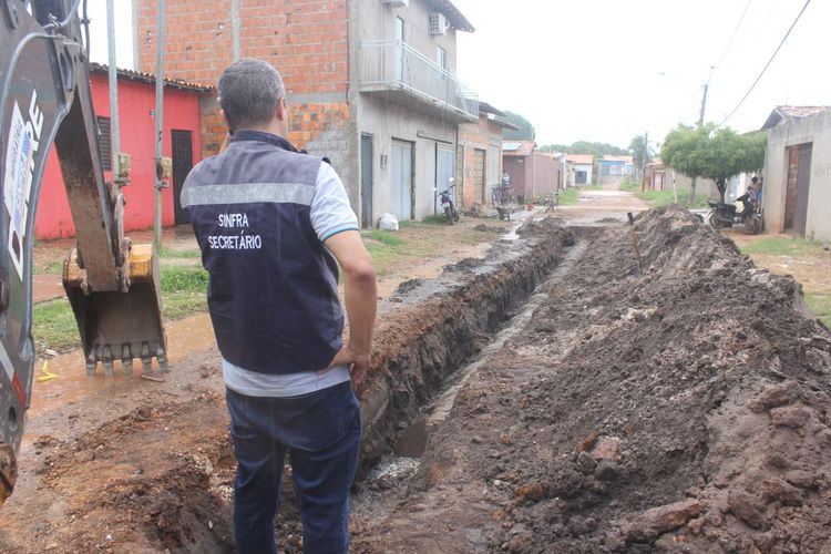 Obras de drenagem profunda são vistoriadas nos bairros
