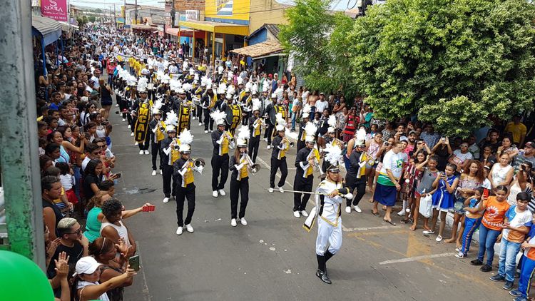 Instituições da Vila Lobão encerram desfiles nos polos