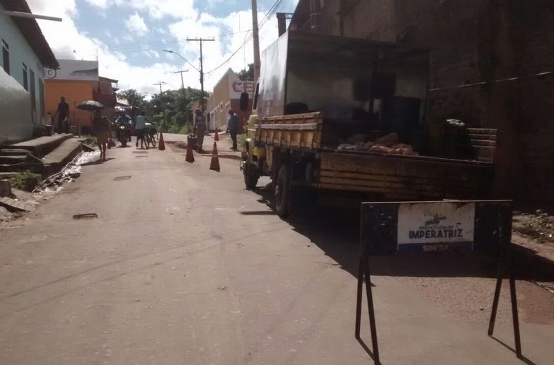 Tapa-buracos na Rua Luís Domingues, setor Beira-Rio