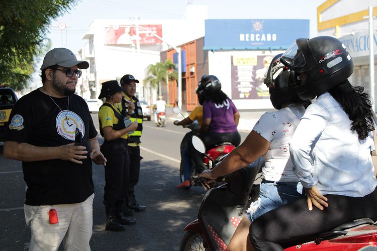 Setran realiza ação educativa em homenagem ao Dia do Motociclista