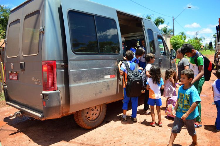 Estudantes do Parque Lagoinha são beneficiados com transporte escolar